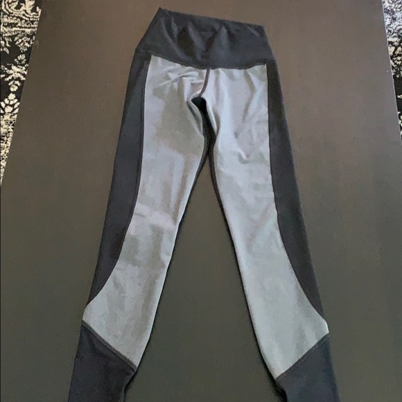 Fashion Nova active leggings - Picture 2 of 6